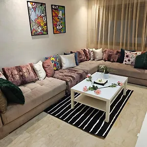 Luxury Living 3 Bedroom With Beautiful Balcony Space, Appartement
